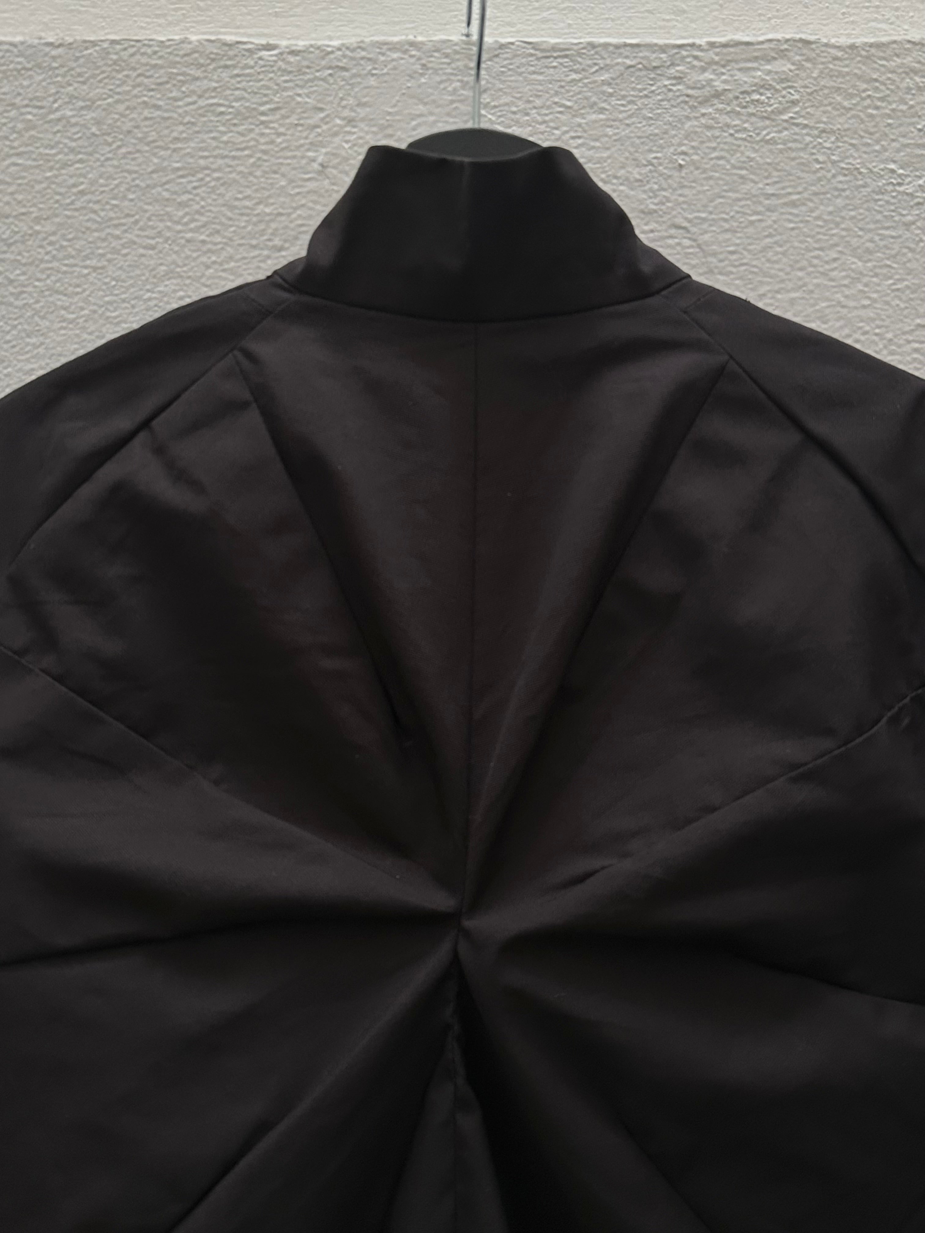 Anatomical curvature Jacket