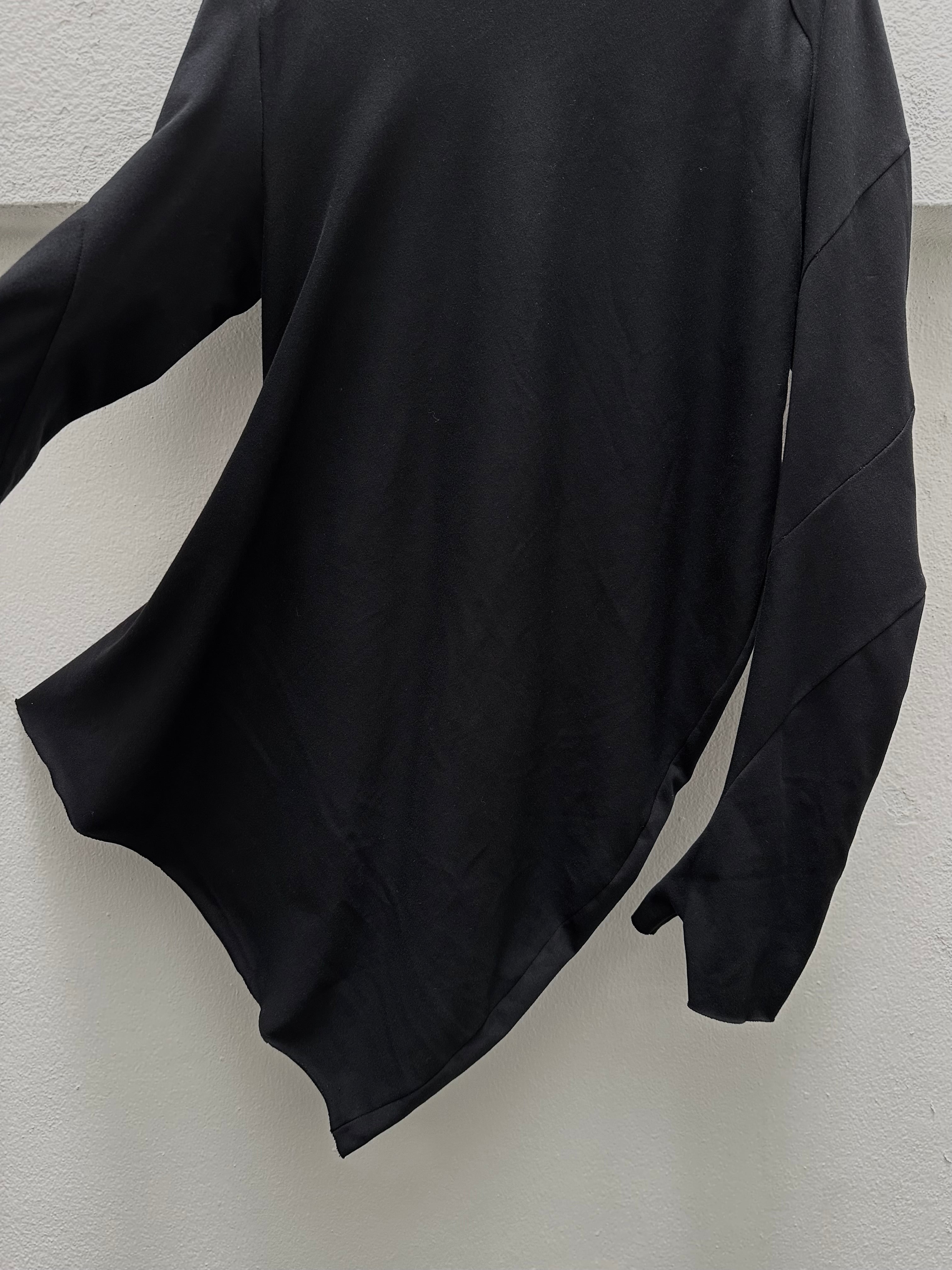 Curved spiral longsleeve