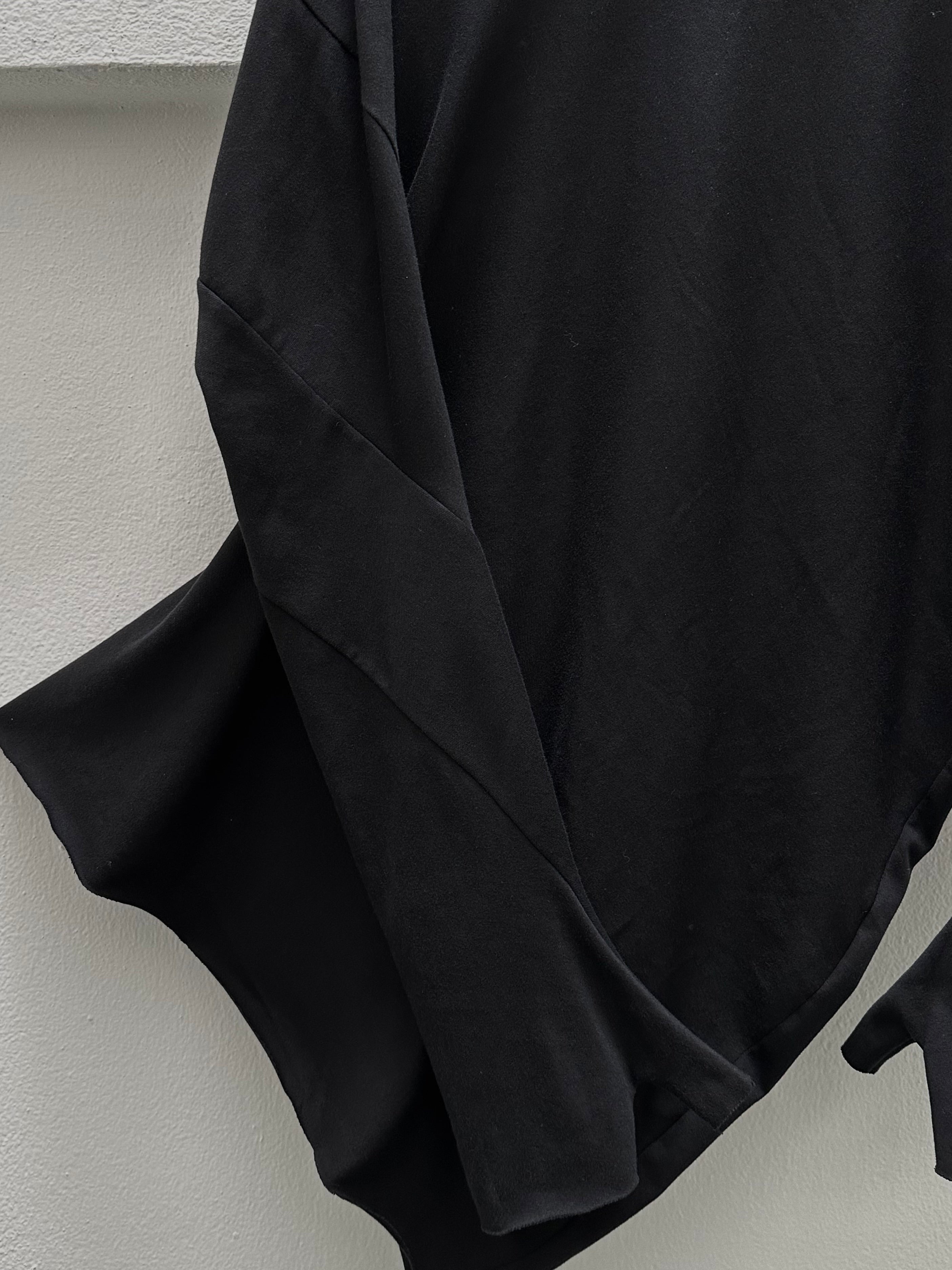 Curved spiral longsleeve