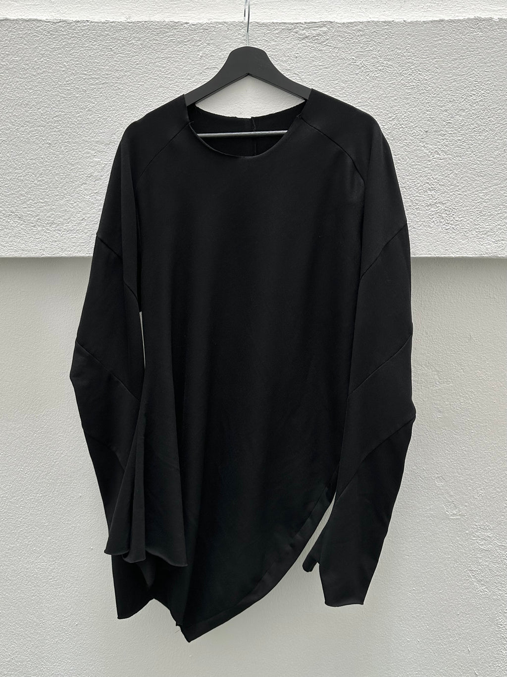 Curved spiral longsleeve